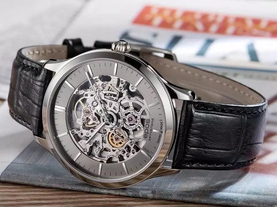The skeleton dial has shown the mechanical beauty of the watch very well.