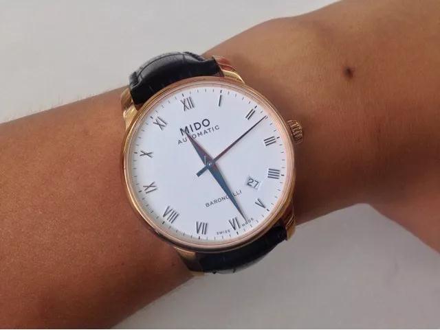 The simple and elegant design of the dial provides a great legibility.