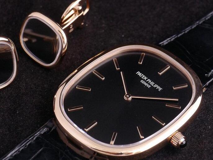 The ultra thin case makes this Patek Philippe very suitable to match the formal suits.