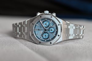 Fake-Audemars-Piguet-Royal-Oak-Selfwinding-Chronograph-38mm-Ice-Blue-Dial-White-Gold-Limited-Edition-26317BC.OO_.1256BC.01-7-2048x1362
